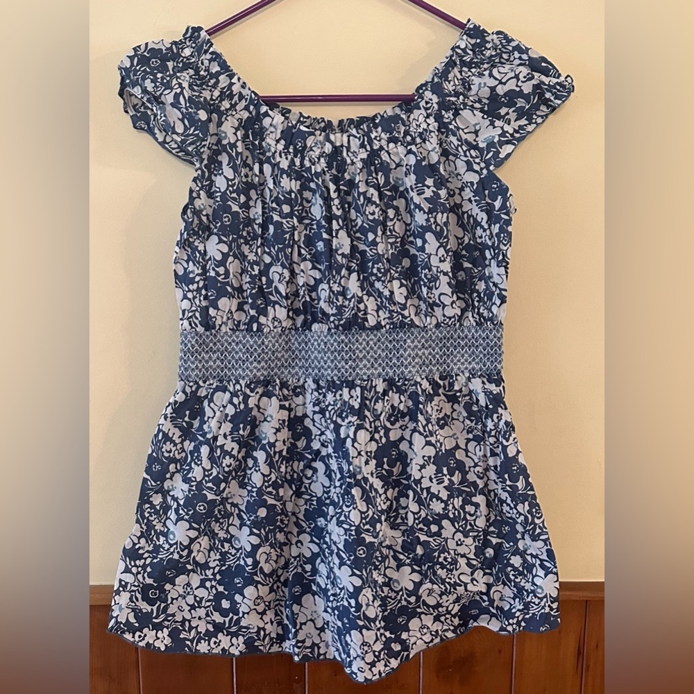 Gloria Vanderbilt, small, blue and white, cap sleeve, smocked waistline top.